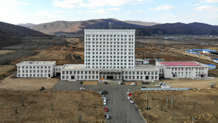 En seis días China convierte un edificio de 13 pisos en un hospital para pacientes con Covid-19