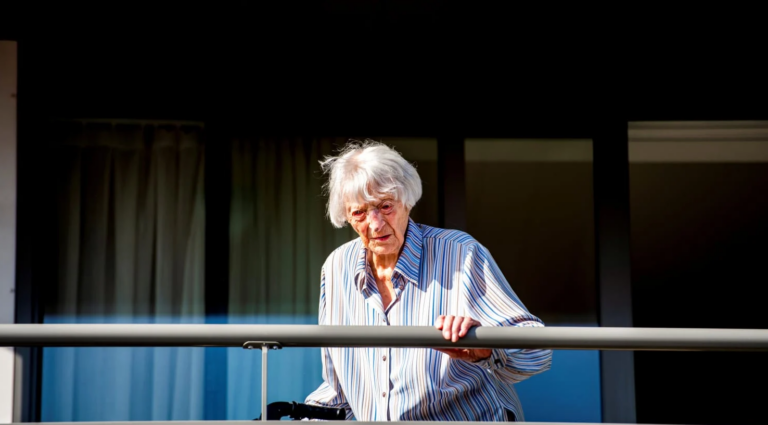 Anciana de 107 años, la mujer más longeva en curarse de Covid-19