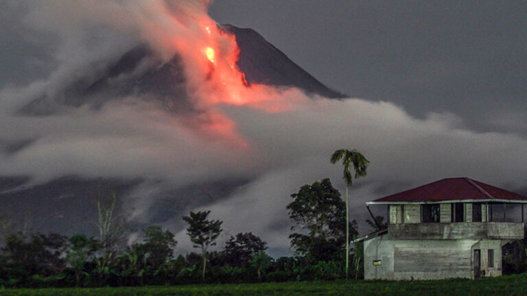 El Krakatoa de Indonesia habría activado el Cinturón de Fuego del Pacífico