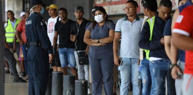Panamá separa las salidas de hombres y mujeres por coronavirus