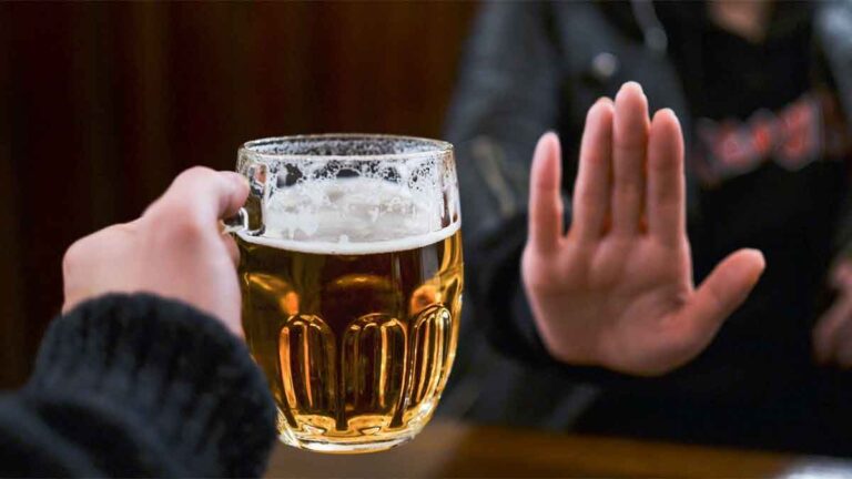 Científico recomienda no consumir alcohol durante la cuarentena