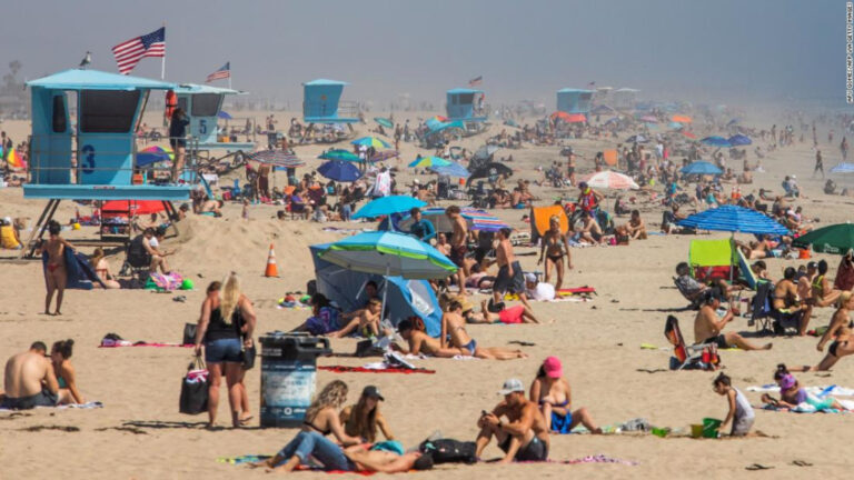 California cierra otra vez sus playas en respuesta a las recientes aglomeraciones