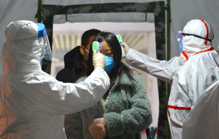 Informe de expertos predice hasta dos años más de pandemia