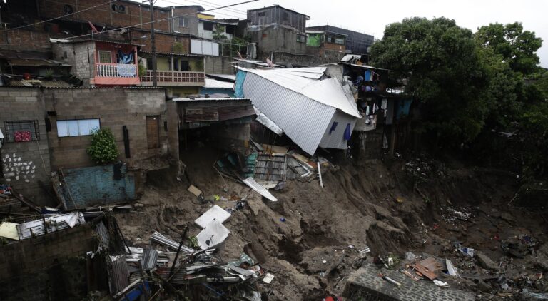 Tormentas que azotan a El Salvador dejan 27 fallecidos en los últimos días