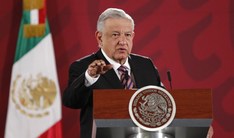 Presidente de México se niega a opinar sobre el primer debate presidencial de EE. UU.