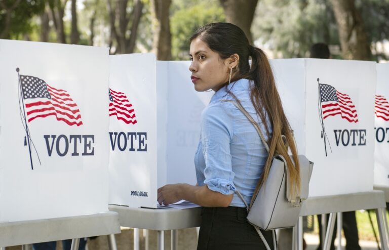 Los jóvenes latinos son los menos animados a votar en California