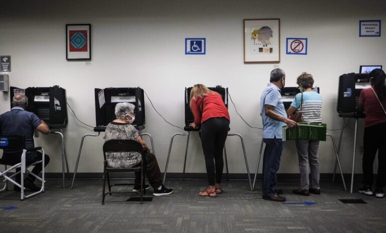 Inició votación anticipada en persona en Los Ángeles, la más grande de EE. UU.