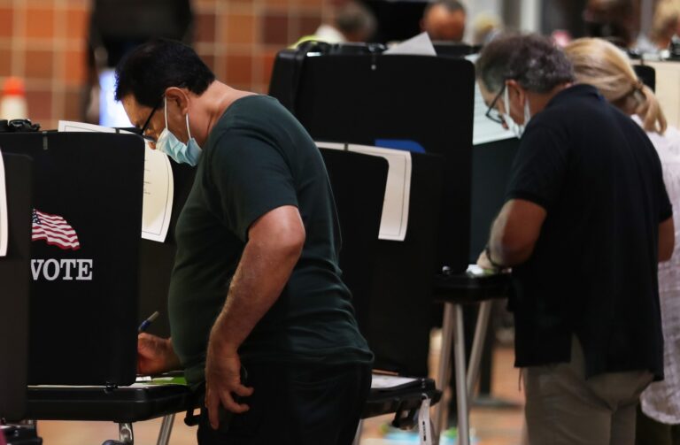 Estados Unidos registra más de 42 millones de votos anticipados