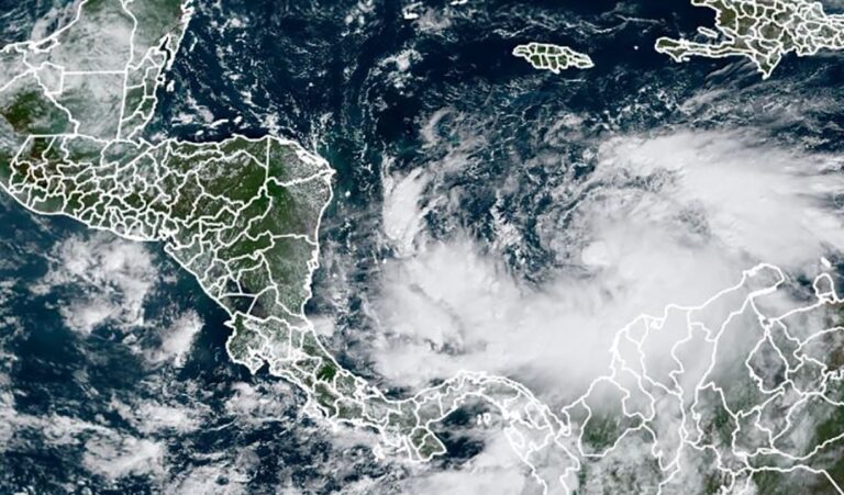 Nicaragua y Honduras se preparan ante la llegada del huracán Iota