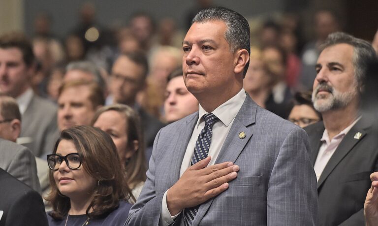 Alex Padilla se convierte en el primer senador latino de California