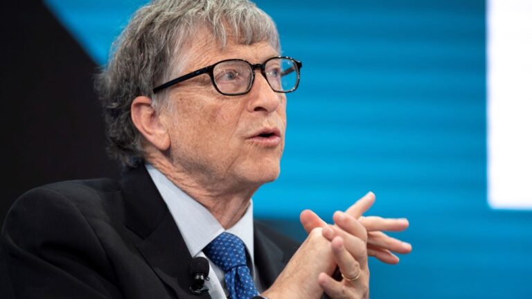 Bill Gates da su pronóstico sobre el 2021: dos buenas noticias y una mala