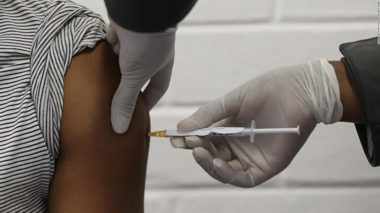 ¿Quiénes deberían ser los primeros vacunados contra el Covid-19 en EE. UU.?