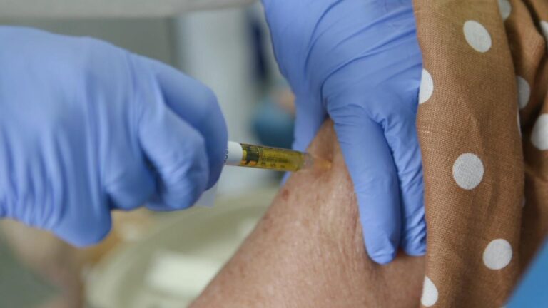 The Lancet confirma que vacuna de Oxford y AstraZeneca es segura contra el Covid-19