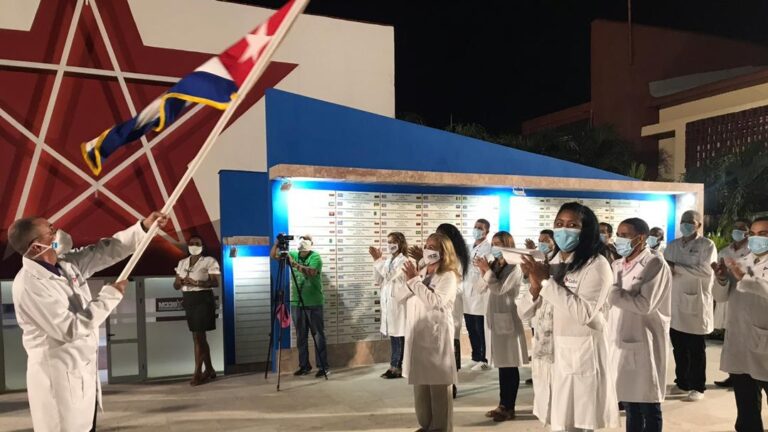 Panamá contratará médicos de Cuba y EE.UU.