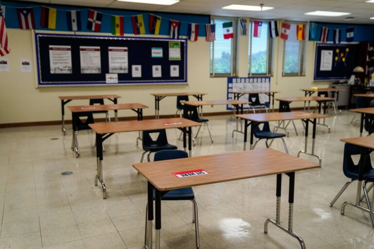 Escuelas primarias de Los Ángeles podrían reiniciar clases presenciales