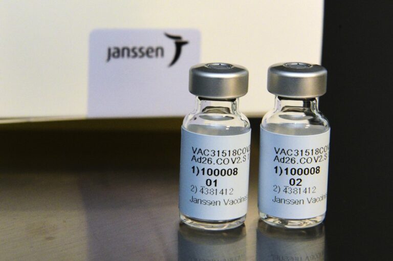 J&J dice poder proveer 20 millones de vacunas COVID a EEUU