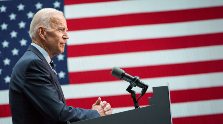 Presidente Biden firma tres órdenes ejecutivas sobre inmigración