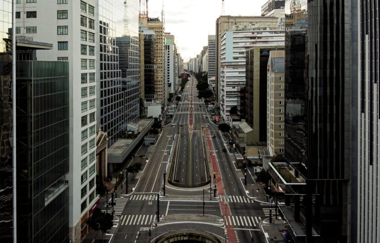 Sao Paulo impone toque de queda para frenar la pandemia de Covid-19