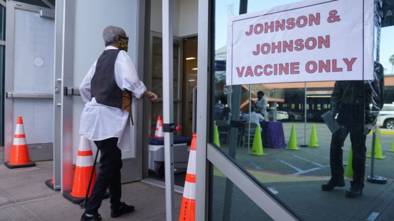 Los Ángeles suspende la vacuna Johnson & Johnson tras informes de coágulos de sangre