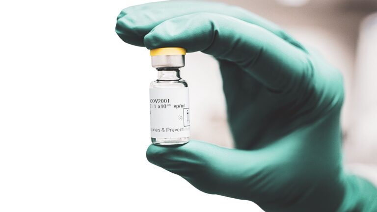 Los CDC evalúan si será necesaria una dosis de refuerzo de la vacuna