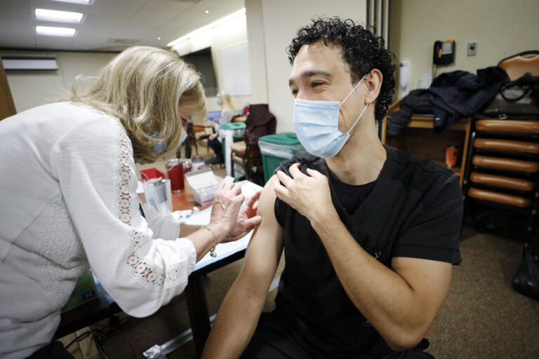 Ohio sorteará $1 millón semanal entre vacunados contra el covid-19
