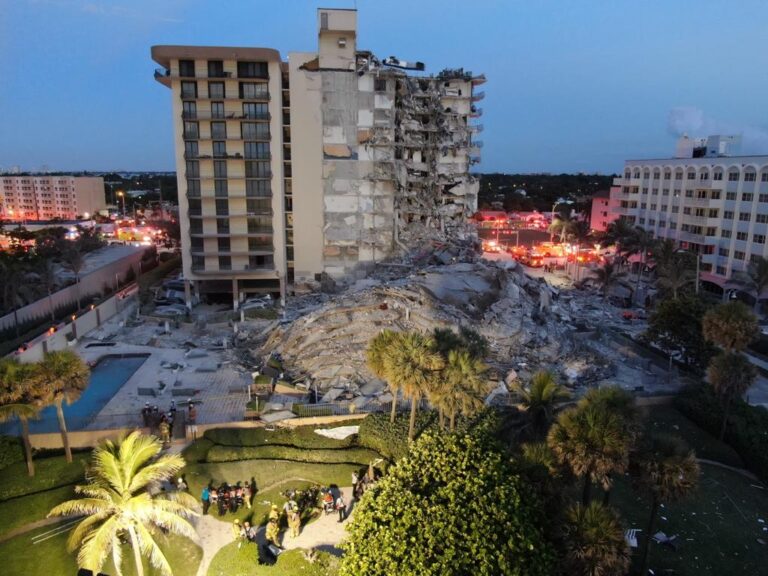 Edificio residencial de 12 pisos se derrumbó  en Miami