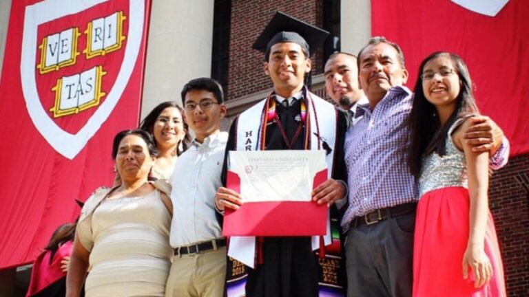 El hijo de campesinos mexicanos que se graduó en Harvard