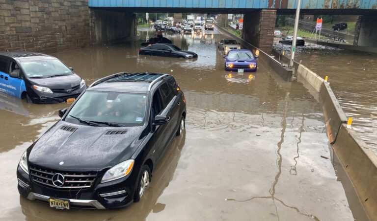 Dramáticas inundaciones en Nueva York tras la llegada de la tormenta Elsa