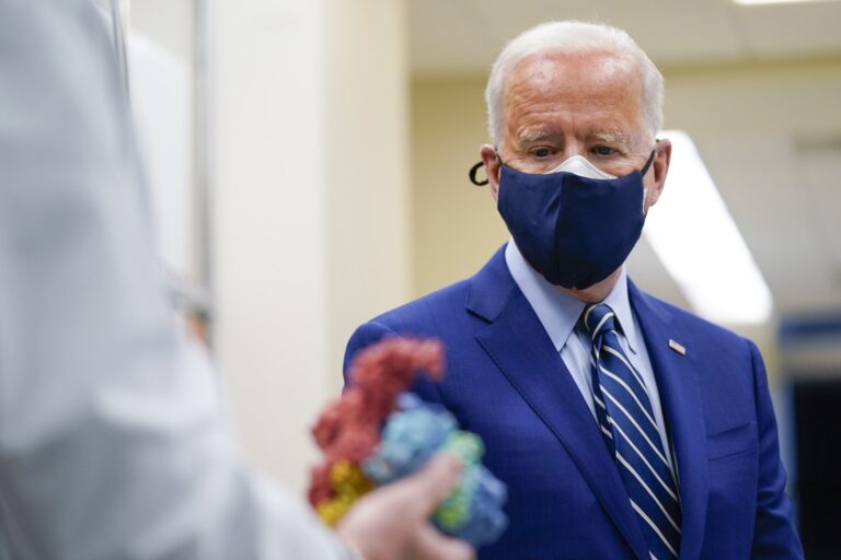 Biden: niños no vacunados deberían usar mascarillas en las escuelas