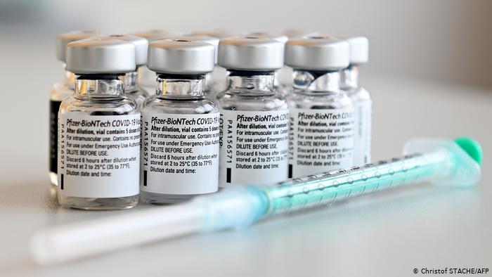 Refuerzo de vacuna contra COVID-19 estará disponible a mediados de septiembre