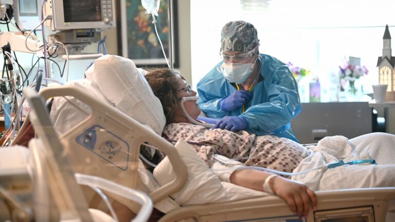 Hospitalizaciones por Covid-19 en condado de Los Ángeles casi se cuadriplican en un mes