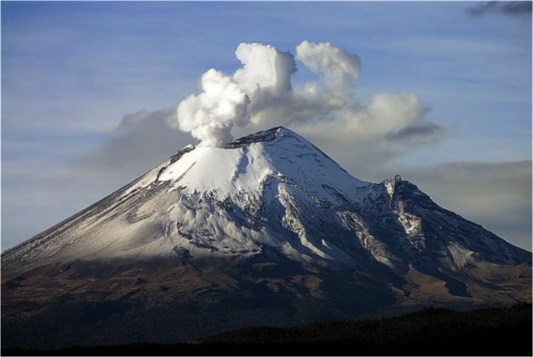 La increíble postal de Popocatépetl cubierto de nieve