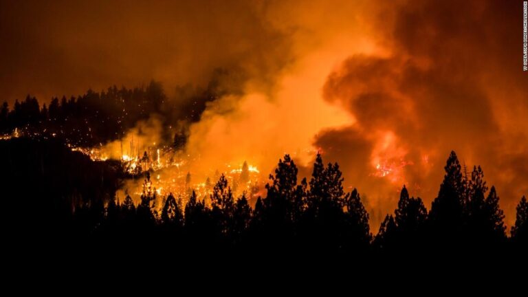 Humo de incendios forestales del centro y norte de California afectan al sur del estado