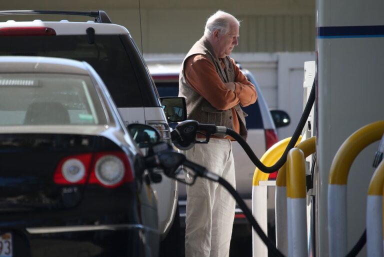 California alcanzó este lunes nuevo récord histórico en el precio de la gasolina